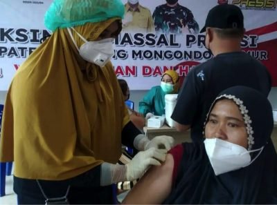 Pemkab – Polres Boltim Gelar Vaksinasi Massal di Wilayah Pegunungan