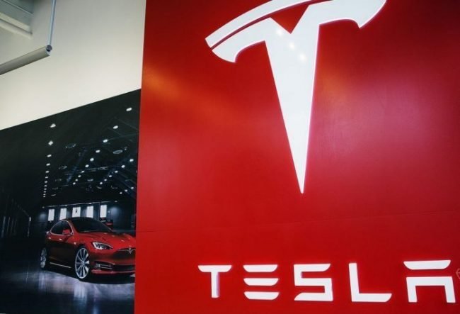 Kepastian Investasi Tesla di Indonesia Ada di Tangan Menko Luhut