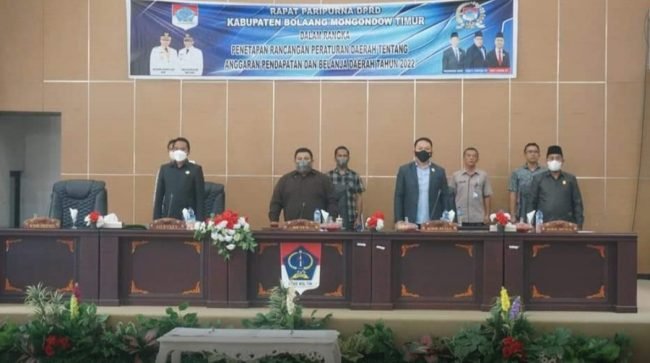 Bupati Sam Sachrul Mamonto Menghadiri Sidang Paripurna Penetapan Ranperda APBD 2022