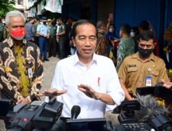 Kembali Blusukan, Jokowi Cek Harga di Pasar